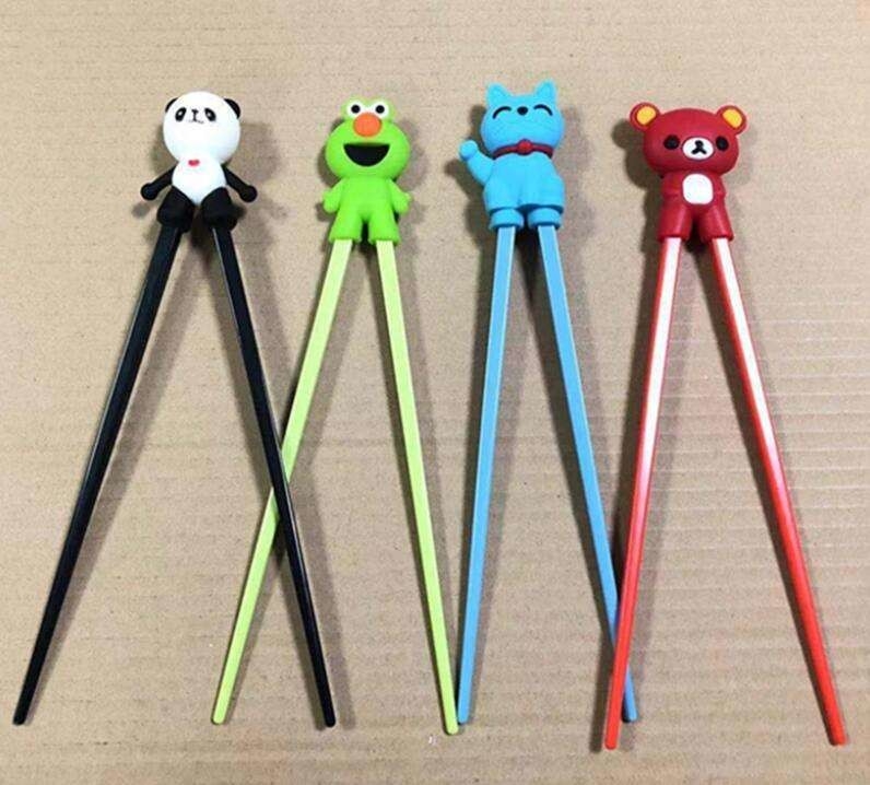 Palillos de entrenamiento de aprendizaje de dibujos animados de silicona reutilizables para niños con soportes