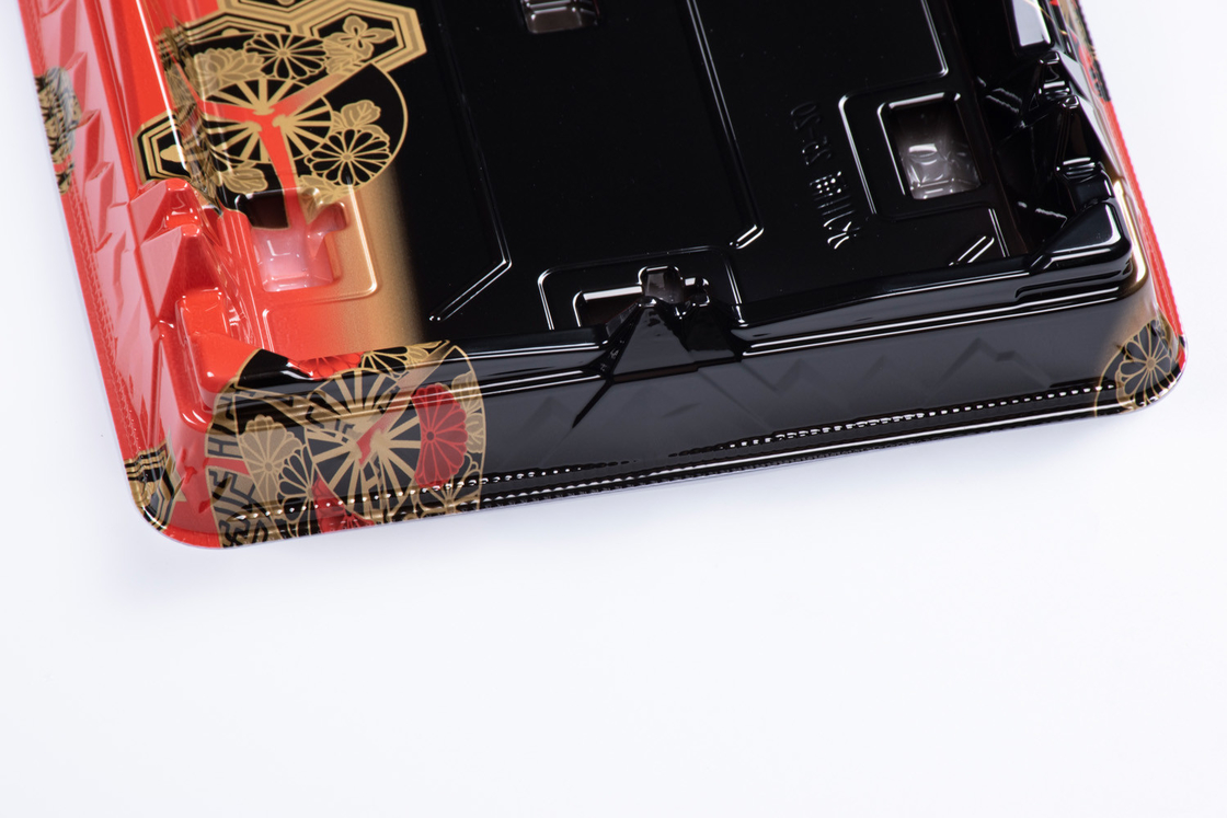 Caja de sushi desechable de color rojo negro con tapa transparente Envasador de sushi para llevar en la bandeja de tarta de frutas Contenedor de postres