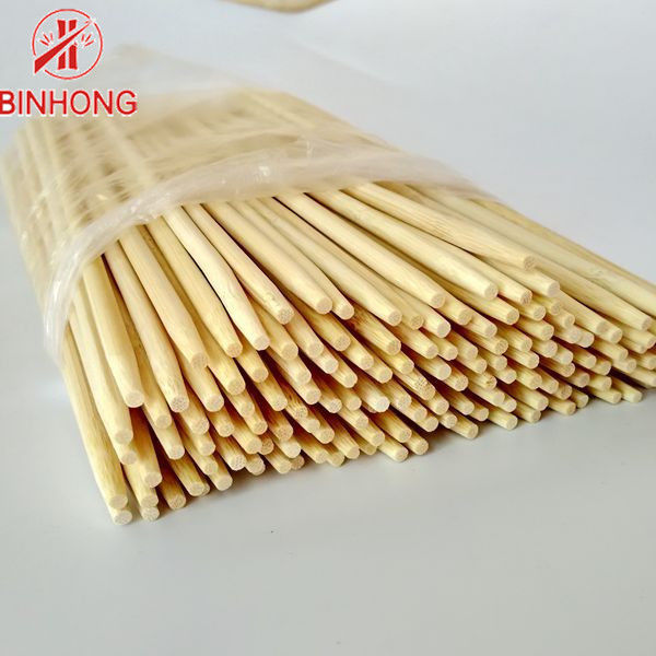 Palillos de bambú disponibles redondos del color el 18cm de la naturaleza