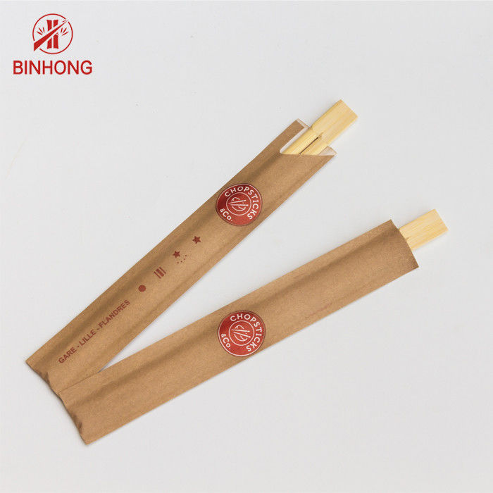 Palillos disponibles de bambú natural empaquetados en papel del sushi con el logotipo modificado para requisitos particulares
