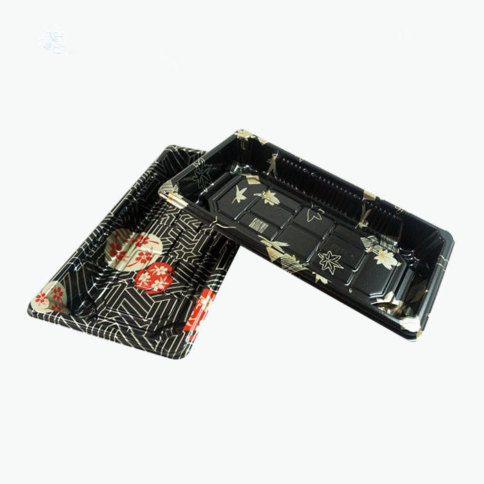 Saca el embalaje rectangular de comida que sirve bandeja de sushi con tapa